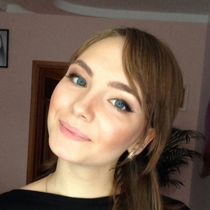 Tiukka teinicurlybusty